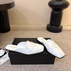 小香新品 小方头乐福鞋半托 原版1:1复刻 经典中的经典 无论搭配裤装还是裙装都是完美 小圆头的设计很好的修饰脚型 , 小香新品 小方头乐福鞋半托 原版1:1复刻 经典中的经典 无论搭配裤装还是裙装都是完美 小圆头的设计很好的修饰脚型 ,