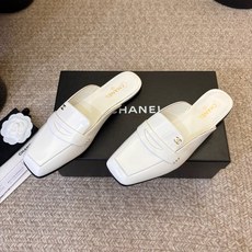 小香新品 小方头乐福鞋半托 原版1:1复刻 经典中的经典 无论搭配裤装还是裙装都是完美 小圆头的设计很好的修饰脚型 , 小香新品 小方头乐福鞋半托 原版1:1复刻 经典中的经典 无论搭配裤装还是裙装都是完美 小圆头的设计很好的修饰脚型 ,