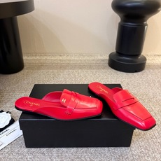 小香新品 小方头乐福鞋半托 原版1:1复刻 经典中的经典 无论搭配裤装还是裙装都是完美 小圆头的设计很好的修饰脚型 , 小香新品 小方头乐福鞋半托 原版1:1复刻 经典中的经典 无论搭配裤装还是裙装都是完美 小圆头的设计很好的修饰脚型 ,