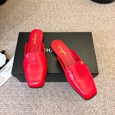小香新品 小方头乐福鞋半托 原版1:1复刻 经典中的经典 无论搭配裤装还是裙装都是完美 小圆头的设计很好的修饰脚型 , 小香新品 小方头乐福鞋半托 原版1:1复刻 经典中的经典 无论搭配裤装还是裙装都是完美 小圆头的设计很好的修饰脚型 ,