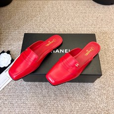 小香新品 小方头乐福鞋半托 原版1:1复刻 经典中的经典 无论搭配裤装还是裙装都是完美 小圆头的设计很好的修饰脚型 , 小香新品 小方头乐福鞋半托 原版1:1复刻 经典中的经典 无论搭配裤装还是裙装都是完美 小圆头的设计很好的修饰脚型 ,
