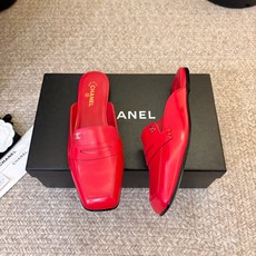 小香新品 小方头乐福鞋半托 原版1:1复刻 经典中的经典 无论搭配裤装还是裙装都是完美 小圆头的设计很好的修饰脚型 , 小香新品 小方头乐福鞋半托 原版1:1复刻 经典中的经典 无论搭配裤装还是裙装都是完美 小圆头的设计很好的修饰脚型 ,