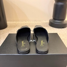 小香新品 小方头乐福鞋半托 原版1:1复刻 经典中的经典 无论搭配裤装还是裙装都是完美 小圆头的设计很好的修饰脚型 , 小香新品 小方头乐福鞋半托 原版1:1复刻 经典中的经典 无论搭配裤装还是裙装都是完美 小圆头的设计很好的修饰脚型 ,
