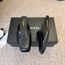 小香新品 小方头乐福鞋半托 原版1:1复刻 经典中的经典 无论搭配裤装还是裙装都是完美 小圆头的设计很好的修饰脚型 , 小香新品 小方头乐福鞋半托 原版1:1复刻 经典中的经典 无论搭配裤装还是裙装都是完美 小圆头的设计很好的修饰脚型 ,