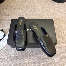小香新品 小方头乐福鞋半托 原版1:1复刻 经典中的经典 无论搭配裤装还是裙装都是完美 小圆头的设计很好的修饰脚型 , 小香新品 小方头乐福鞋半托 原版1:1复刻 经典中的经典 无论搭配裤装还是裙装都是完美 小圆头的设计很好的修饰脚型 ,