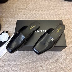 小香新品 小方头乐福鞋半托 原版1:1复刻 经典中的经典 无论搭配裤装还是裙装都是完美 小圆头的设计很好的修饰脚型 , 小香新品 小方头乐福鞋半托 原版1:1复刻 经典中的经典 无论搭配裤装还是裙装都是完美 小圆头的设计很好的修饰脚型 ,