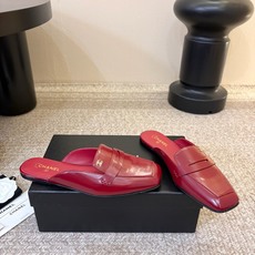 小香新品 小方头乐福鞋半托 原版1:1复刻 经典中的经典 无论搭配裤装还是裙装都是完美 小圆头的设计很好的修饰脚型 , 小香新品 小方头乐福鞋半托 原版1:1复刻 经典中的经典 无论搭配裤装还是裙装都是完美 小圆头的设计很好的修饰脚型 ,