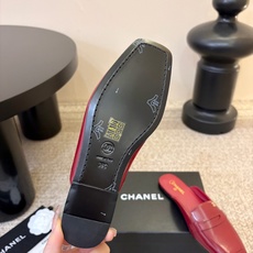 小香新品 小方头乐福鞋半托 原版1:1复刻 经典中的经典 无论搭配裤装还是裙装都是完美 小圆头的设计很好的修饰脚型 , 小香新品 小方头乐福鞋半托 原版1:1复刻 经典中的经典 无论搭配裤装还是裙装都是完美 小圆头的设计很好的修饰脚型 ,