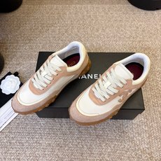 CHANEL/香奈儿2026新款小香风麂皮圆头布面运动鞋时尚增高鞋休闲鞋德训鞋 面料:高丝光牛反绒皮 内里:羊皮 鞋底: CHANEL/香奈儿2026新款小香风麂皮圆头布面运动鞋时尚增高鞋休闲鞋德训鞋 面料:高丝光牛反绒皮 内里:羊皮 鞋底: