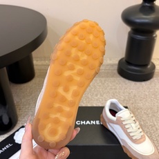 CHANEL/香奈儿2026新款小香风麂皮圆头布面运动鞋时尚增高鞋休闲鞋德训鞋 面料:高丝光牛反绒皮 内里:羊皮 鞋底: CHANEL/香奈儿2026新款小香风麂皮圆头布面运动鞋时尚增高鞋休闲鞋德训鞋 面料:高丝光牛反绒皮 内里:羊皮 鞋底: