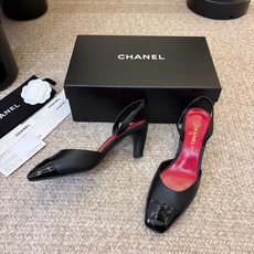 Chane*26ss夏季新款方头高跟单鞋 自带优雅复古感的拼色T字带高跟凉鞋,利落的尖头剪裁搭配经典的黑白拼色鞋头,T字 Chane*26ss夏季新款方头高跟单鞋 自带优雅复古感的拼色T字带高跟凉鞋,利落的尖头剪裁搭配经典的黑白拼色鞋头,T字