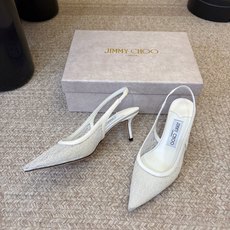 Jimmy Cho*26ss早秋新款蕾丝尖头后空细跟凉鞋 自带甜欲轻奢氛围感的气质高跟凉鞋,利落尖头搭配纤细后绊带,通透 Jimmy Cho*26ss早秋新款蕾丝尖头后空细跟凉鞋 自带甜欲轻奢氛围感的气质高跟凉鞋,利落尖头搭配纤细后绊带,通透