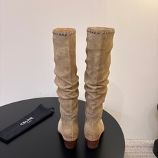 CELINE思琳最新款褶皱堆堆高筒西部靴 超多明星网红种草 秋冬褶皱堆堆长筒西部靴 属于复古慵懒风 靴筒选用偏柔软的真皮 CELINE思琳最新款褶皱堆堆高筒西部靴 超多明星网红种草 秋冬褶皱堆堆长筒西部靴 属于复古慵懒风 靴筒选用偏柔软的真皮