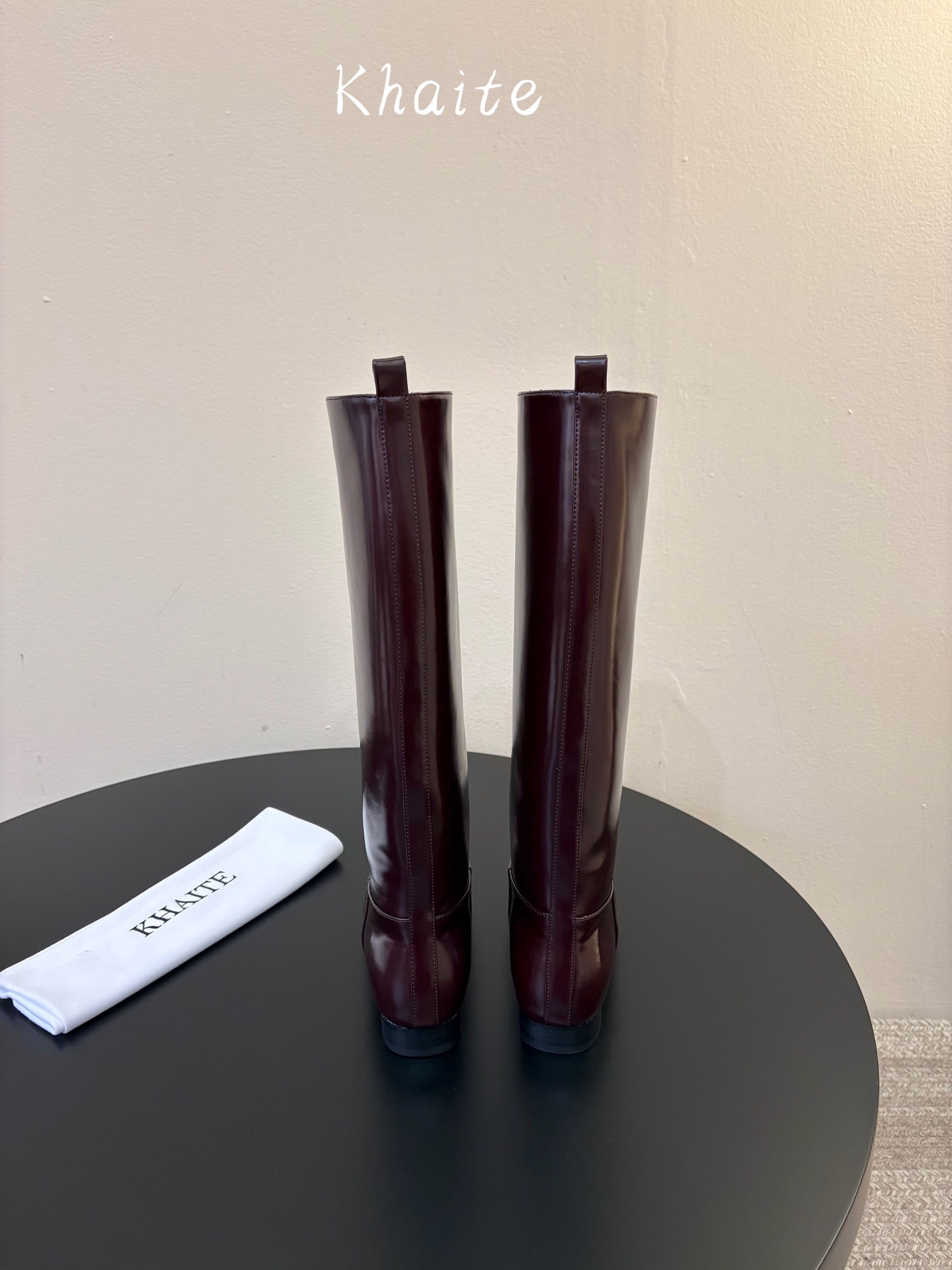 Khait* 新款长靴 简约百搭款! Khaite靴是我今年买的最好的一双靴子,穿上立马可见的瘦,对这种脚型好看的靴子无 Khait* 新款长靴 简约百搭款! Khaite靴是我今年买的最好的一双靴子,穿上立马可见的瘦,对这种脚型好看的靴子无