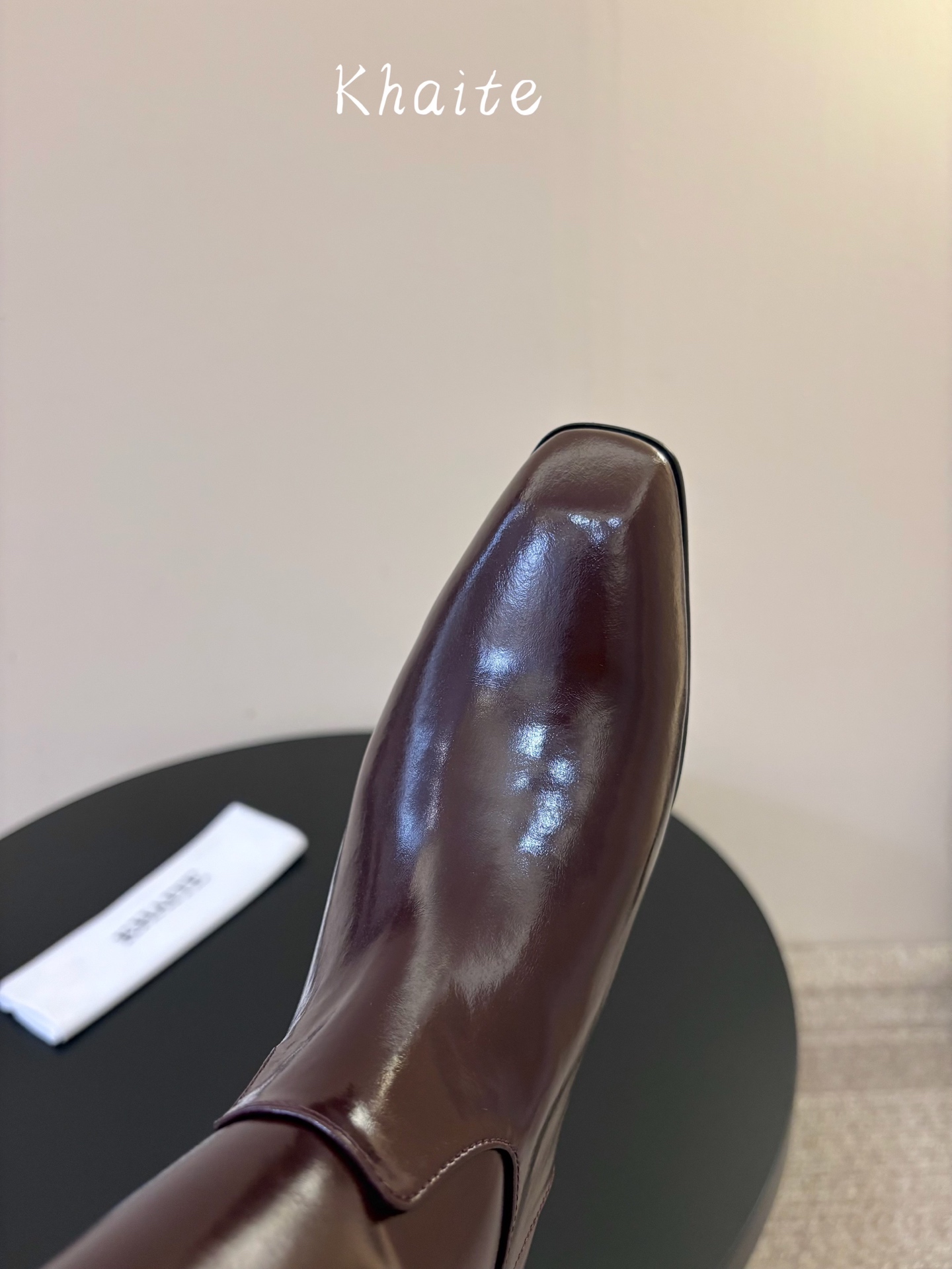 Khait* 新款长靴 简约百搭款! Khaite靴是我今年买的最好的一双靴子,穿上立马可见的瘦,对这种脚型好看的靴子无 Khait* 新款长靴 简约百搭款! Khaite靴是我今年买的最好的一双靴子,穿上立马可见的瘦,对这种脚型好看的靴子无