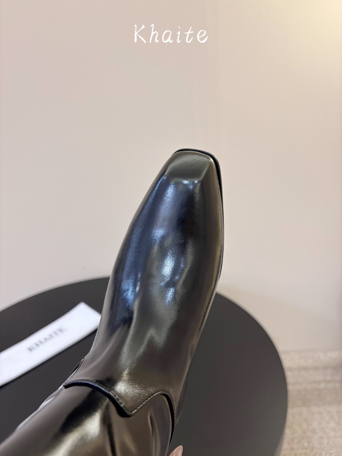 Khait* 新款长靴 简约百搭款! Khaite靴是我今年买的最好的一双靴子,穿上立马可见的瘦,对这种脚型好看的靴子无 Khait* 新款长靴 简约百搭款! Khaite靴是我今年买的最好的一双靴子,穿上立马可见的瘦,对这种脚型好看的靴子无