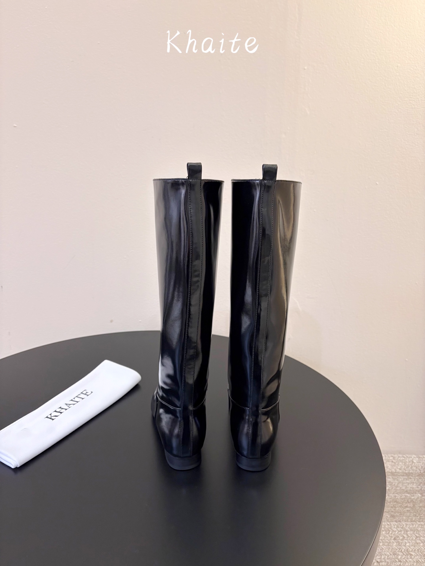 Khait* 新款长靴 简约百搭款! Khaite靴是我今年买的最好的一双靴子,穿上立马可见的瘦,对这种脚型好看的靴子无 Khait* 新款长靴 简约百搭款! Khaite靴是我今年买的最好的一双靴子,穿上立马可见的瘦,对这种脚型好看的靴子无