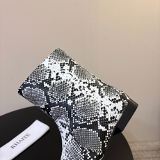 Khait* 新款短靴 简约百搭款! Khaite靴是我今年买的最好的一双靴子,穿上立马可见的瘦,对这种脚型好看的靴子无 Khait* 新款短靴 简约百搭款! Khaite靴是我今年买的最好的一双靴子,穿上立马可见的瘦,对这种脚型好看的靴子无