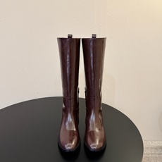 Jil sander ss新款长靴 极简主义 柔软舒适长靴 时髦精绝对不能错过的必入款 没有任何繁杂装饰 质感极好的vi Jil sander ss新款长靴 极简主义 柔软舒适长靴 时髦精绝对不能错过的必入款 没有任何繁杂装饰 质感极好的vi
