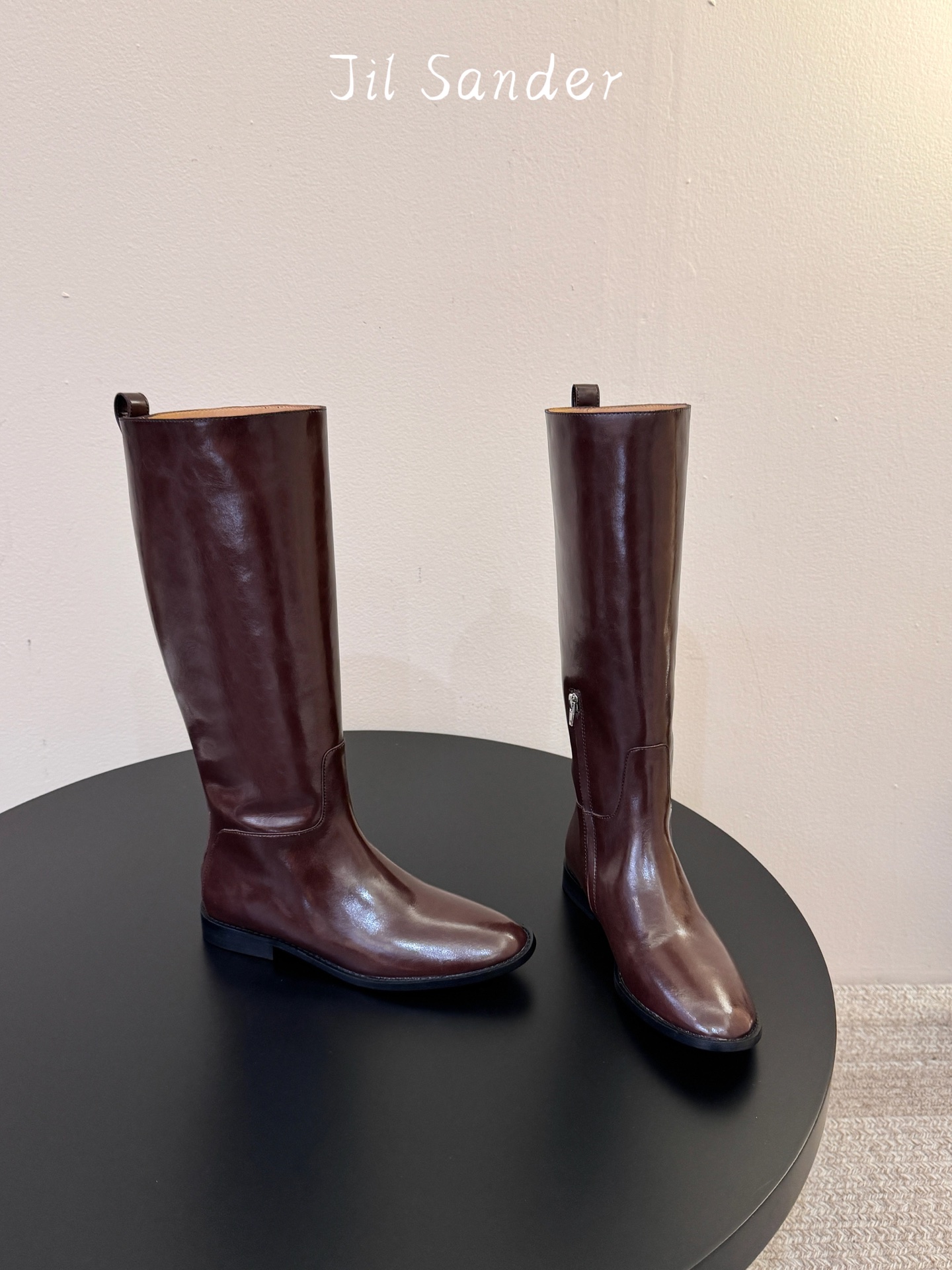 Jil sander ss新款长靴 极简主义 柔软舒适长靴 时髦精绝对不能错过的必入款 没有任何繁杂装饰 质感极好的vi Jil sander ss新款长靴 极简主义 柔软舒适长靴 时髦精绝对不能错过的必入款 没有任何繁杂装饰 质感极好的vi