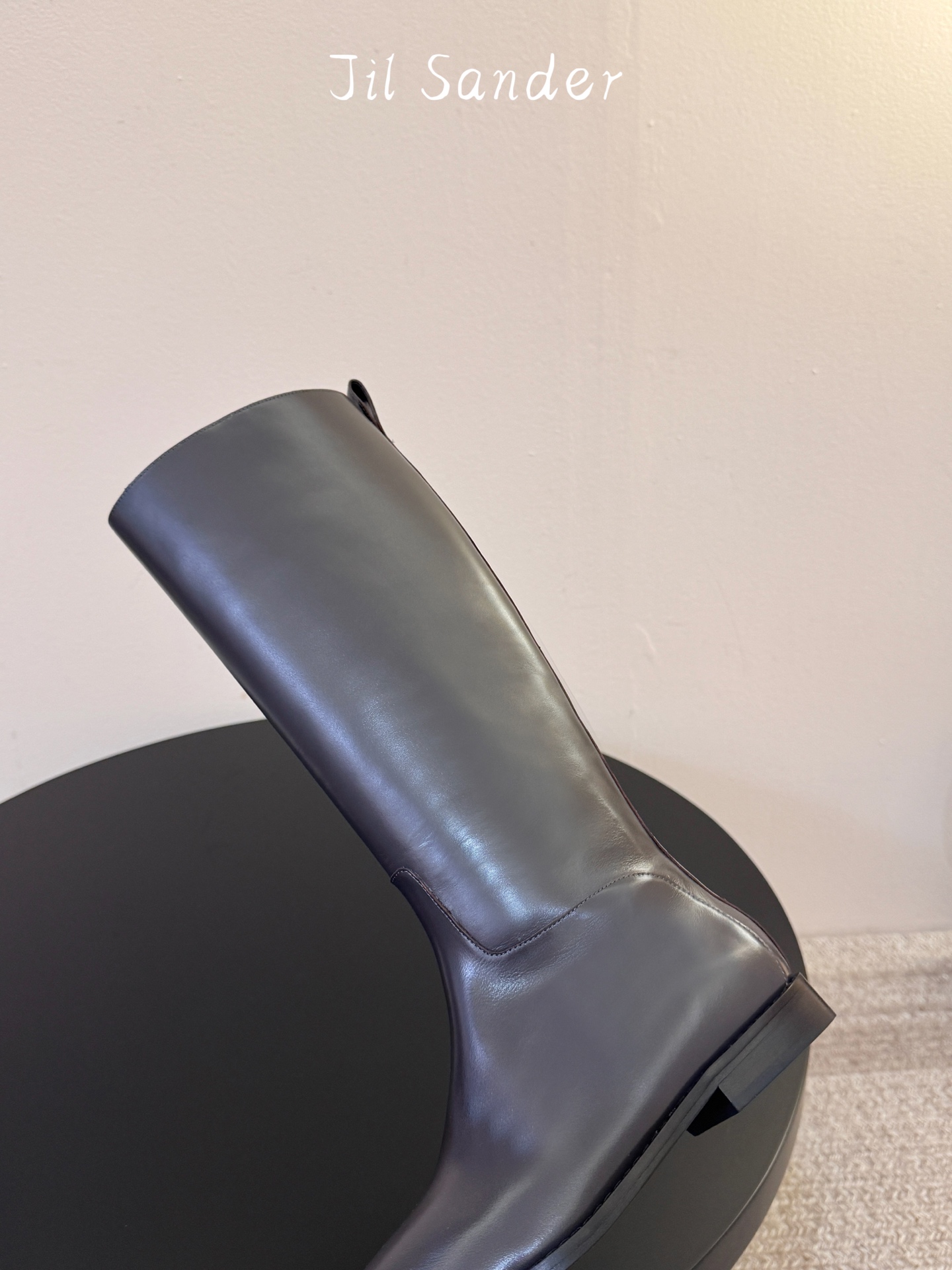Jil sander ss新款长靴 极简主义 柔软舒适长靴 时髦精绝对不能错过的必入款 没有任何繁杂装饰 质感极好的vi Jil sander ss新款长靴 极简主义 柔软舒适长靴 时髦精绝对不能错过的必入款 没有任何繁杂装饰 质感极好的vi