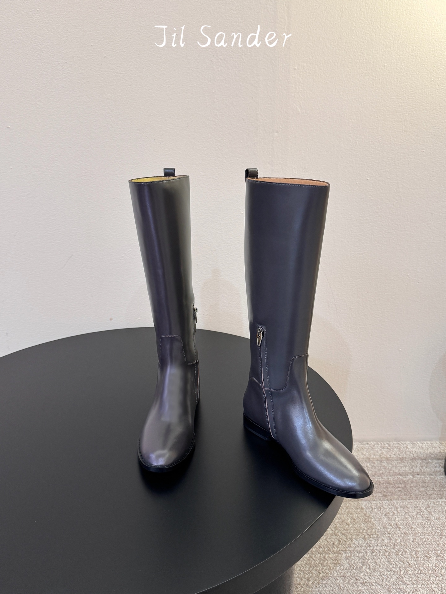 Jil sander ss新款长靴 极简主义 柔软舒适长靴 时髦精绝对不能错过的必入款 没有任何繁杂装饰 质感极好的vi Jil sander ss新款长靴 极简主义 柔软舒适长靴 时髦精绝对不能错过的必入款 没有任何繁杂装饰 质感极好的vi
