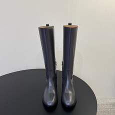 Jil sander ss新款长靴 极简主义 柔软舒适长靴 时髦精绝对不能错过的必入款 没有任何繁杂装饰 质感极好的vi Jil sander ss新款长靴 极简主义 柔软舒适长靴 时髦精绝对不能错过的必入款 没有任何繁杂装饰 质感极好的vi