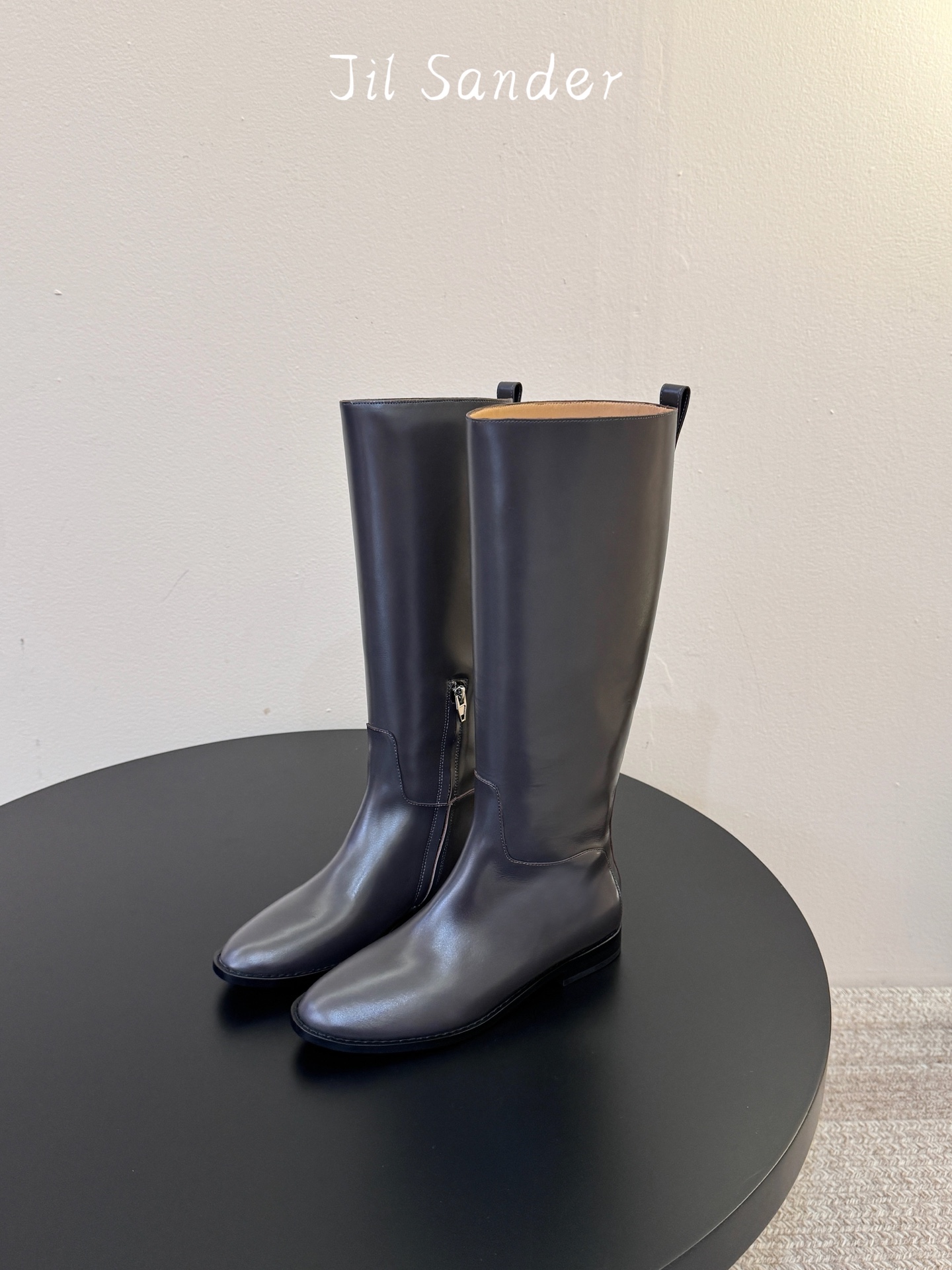 Jil sander ss新款长靴 极简主义 柔软舒适长靴 时髦精绝对不能错过的必入款 没有任何繁杂装饰 质感极好的vi Jil sander ss新款长靴 极简主义 柔软舒适长靴 时髦精绝对不能错过的必入款 没有任何繁杂装饰 质感极好的vi