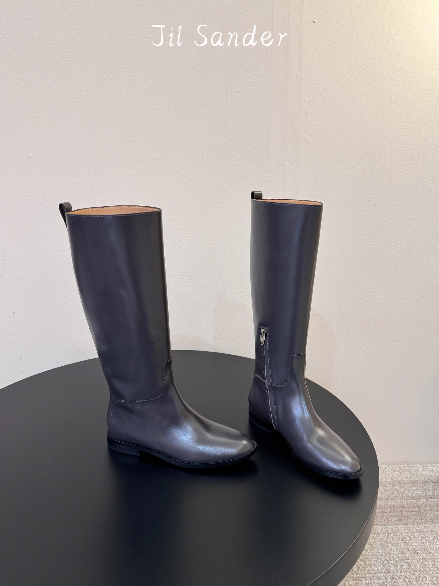Jil sander ss新款长靴 极简主义 柔软舒适长靴 时髦精绝对不能错过的必入款 没有任何繁杂装饰 质感极好的vi Jil sander ss新款长靴 极简主义 柔软舒适长靴 时髦精绝对不能错过的必入款 没有任何繁杂装饰 质感极好的vi