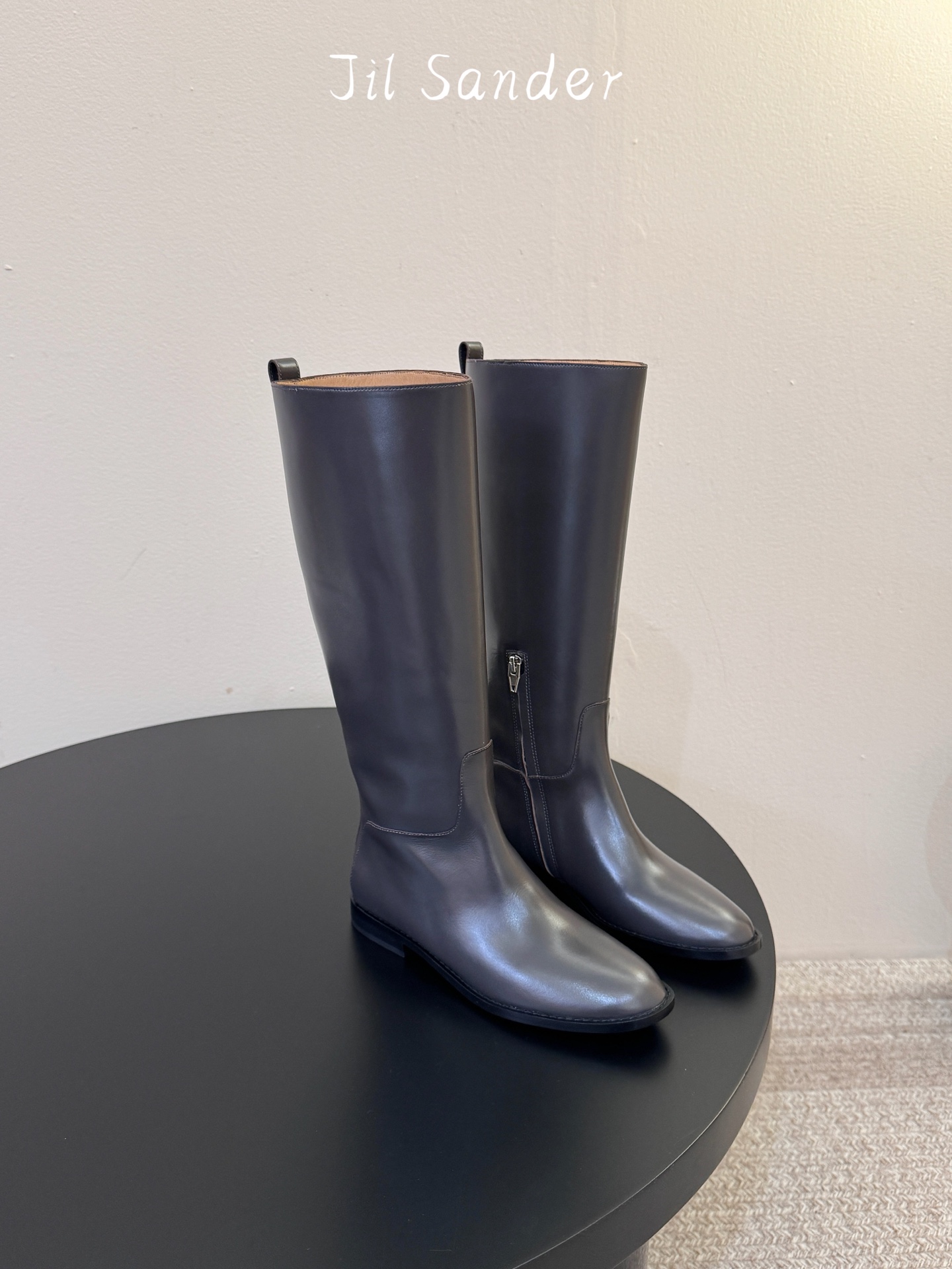 Jil sander ss新款长靴 极简主义 柔软舒适长靴 时髦精绝对不能错过的必入款 没有任何繁杂装饰 质感极好的vi Jil sander ss新款长靴 极简主义 柔软舒适长靴 时髦精绝对不能错过的必入款 没有任何繁杂装饰 质感极好的vi