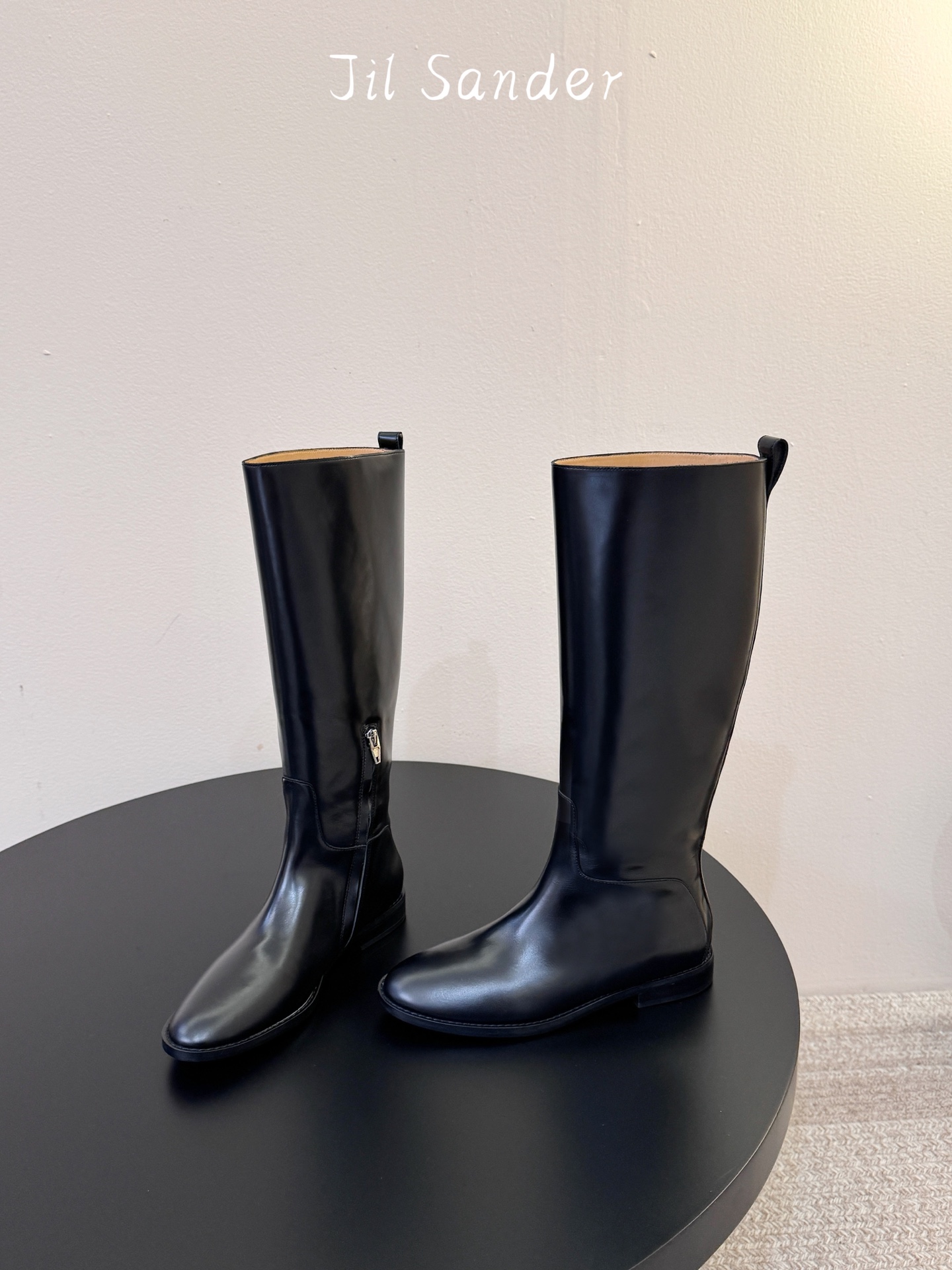 Jil sander ss新款长靴 极简主义 柔软舒适长靴 时髦精绝对不能错过的必入款 没有任何繁杂装饰 质感极好的vi Jil sander ss新款长靴 极简主义 柔软舒适长靴 时髦精绝对不能错过的必入款 没有任何繁杂装饰 质感极好的vi