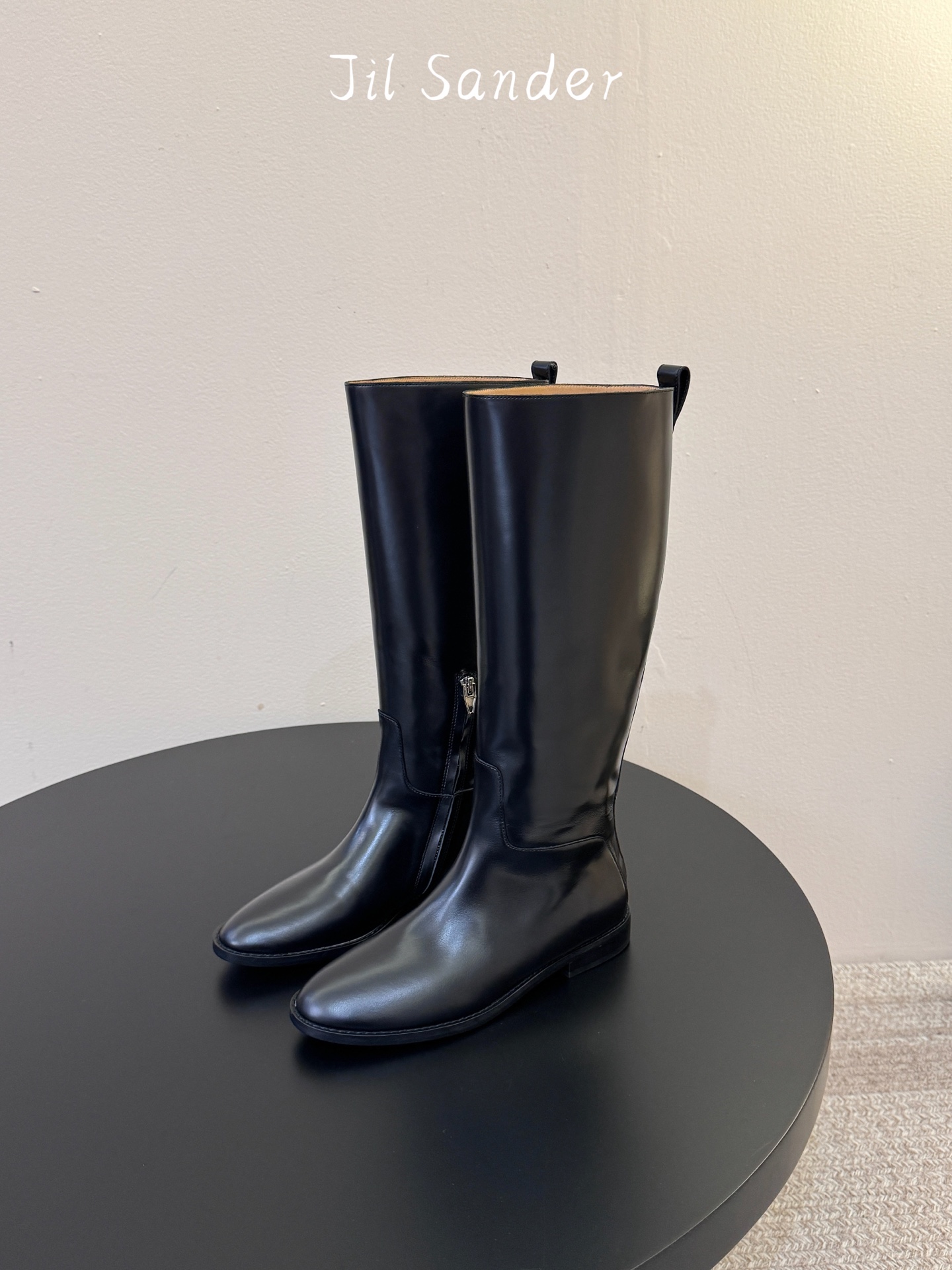 Jil sander ss新款长靴 极简主义 柔软舒适长靴 时髦精绝对不能错过的必入款 没有任何繁杂装饰 质感极好的vi Jil sander ss新款长靴 极简主义 柔软舒适长靴 时髦精绝对不能错过的必入款 没有任何繁杂装饰 质感极好的vi