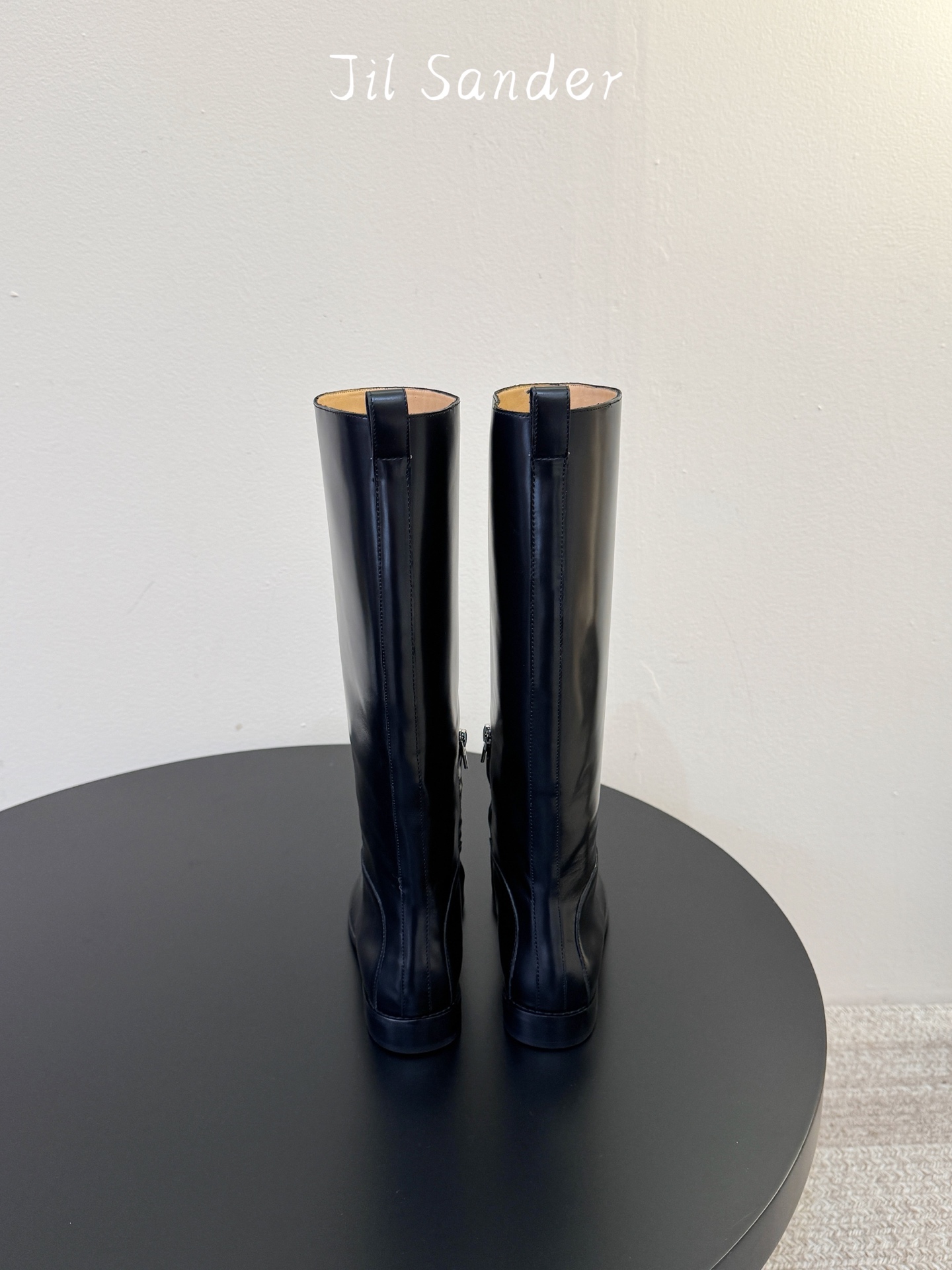Jil sander ss新款长靴 极简主义 柔软舒适长靴 时髦精绝对不能错过的必入款 没有任何繁杂装饰 质感极好的vi Jil sander ss新款长靴 极简主义 柔软舒适长靴 时髦精绝对不能错过的必入款 没有任何繁杂装饰 质感极好的vi