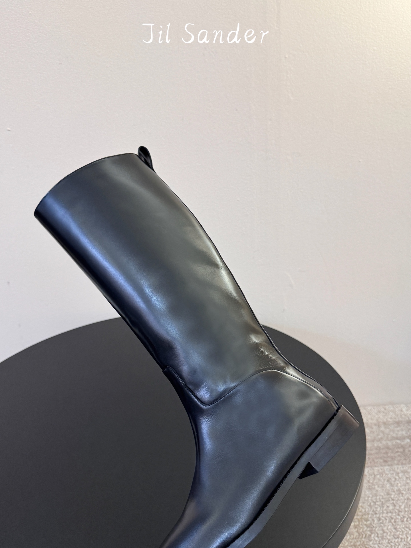 Jil sander ss新款长靴 极简主义 柔软舒适长靴 时髦精绝对不能错过的必入款 没有任何繁杂装饰 质感极好的vi Jil sander ss新款长靴 极简主义 柔软舒适长靴 时髦精绝对不能错过的必入款 没有任何繁杂装饰 质感极好的vi