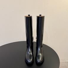 Jil sander ss新款长靴 极简主义 柔软舒适长靴 时髦精绝对不能错过的必入款 没有任何繁杂装饰 质感极好的vi Jil sander ss新款长靴 极简主义 柔软舒适长靴 时髦精绝对不能错过的必入款 没有任何繁杂装饰 质感极好的vi