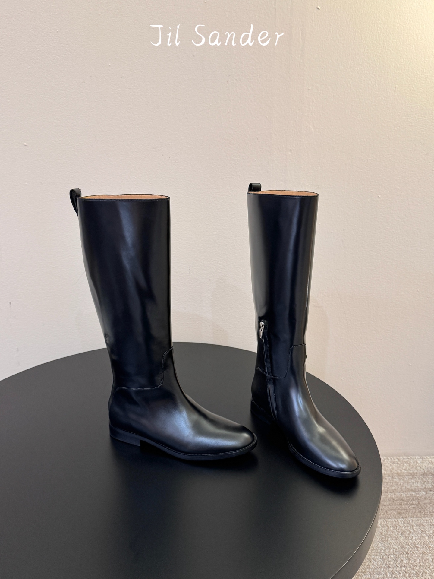 Jil sander ss新款长靴 极简主义 柔软舒适长靴 时髦精绝对不能错过的必入款 没有任何繁杂装饰 质感极好的vi Jil sander ss新款长靴 极简主义 柔软舒适长靴 时髦精绝对不能错过的必入款 没有任何繁杂装饰 质感极好的vi