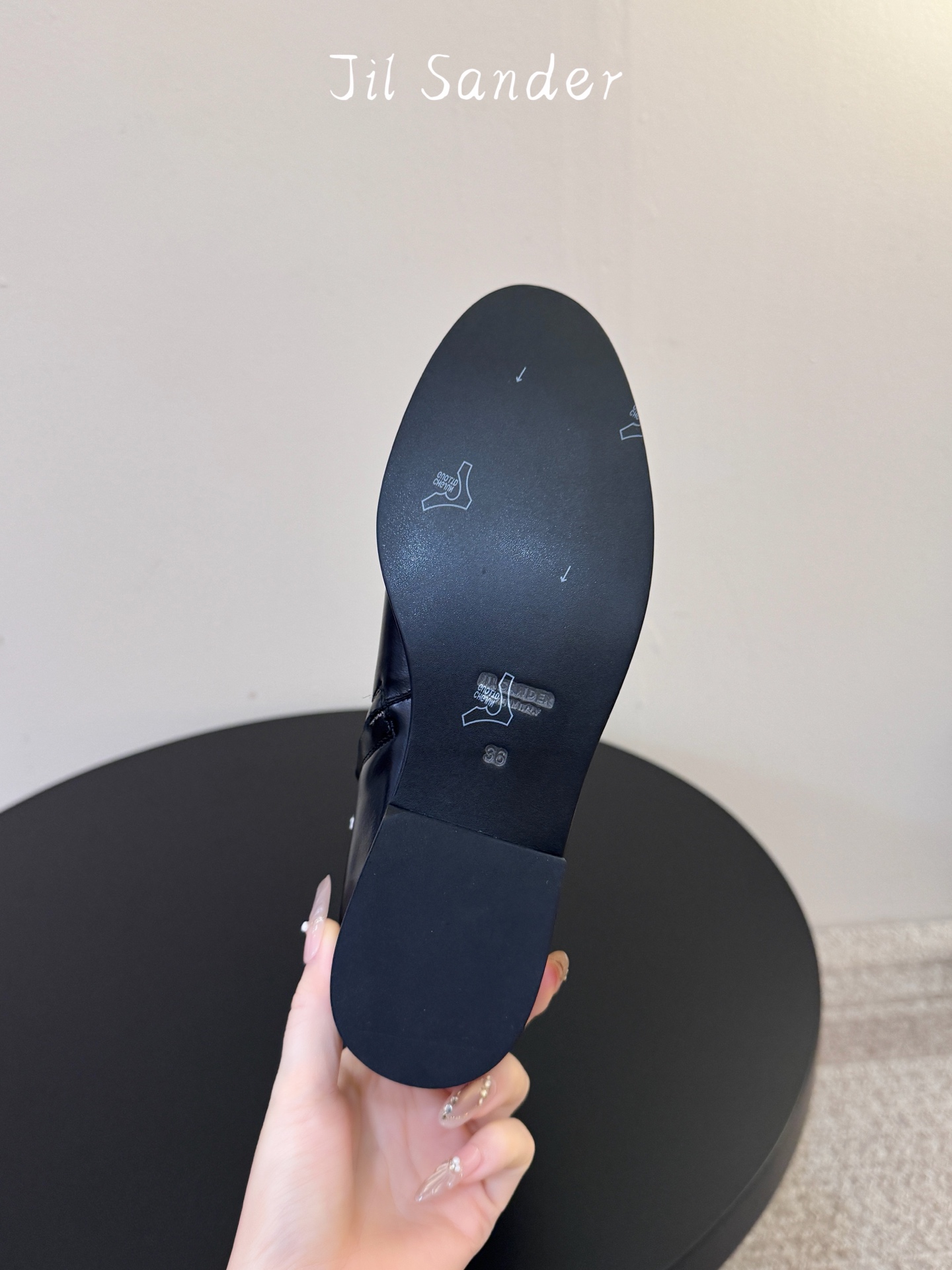Jil sander ss新款长靴 极简主义 柔软舒适长靴 时髦精绝对不能错过的必入款 没有任何繁杂装饰 质感极好的vi Jil sander ss新款长靴 极简主义 柔软舒适长靴 时髦精绝对不能错过的必入款 没有任何繁杂装饰 质感极好的vi