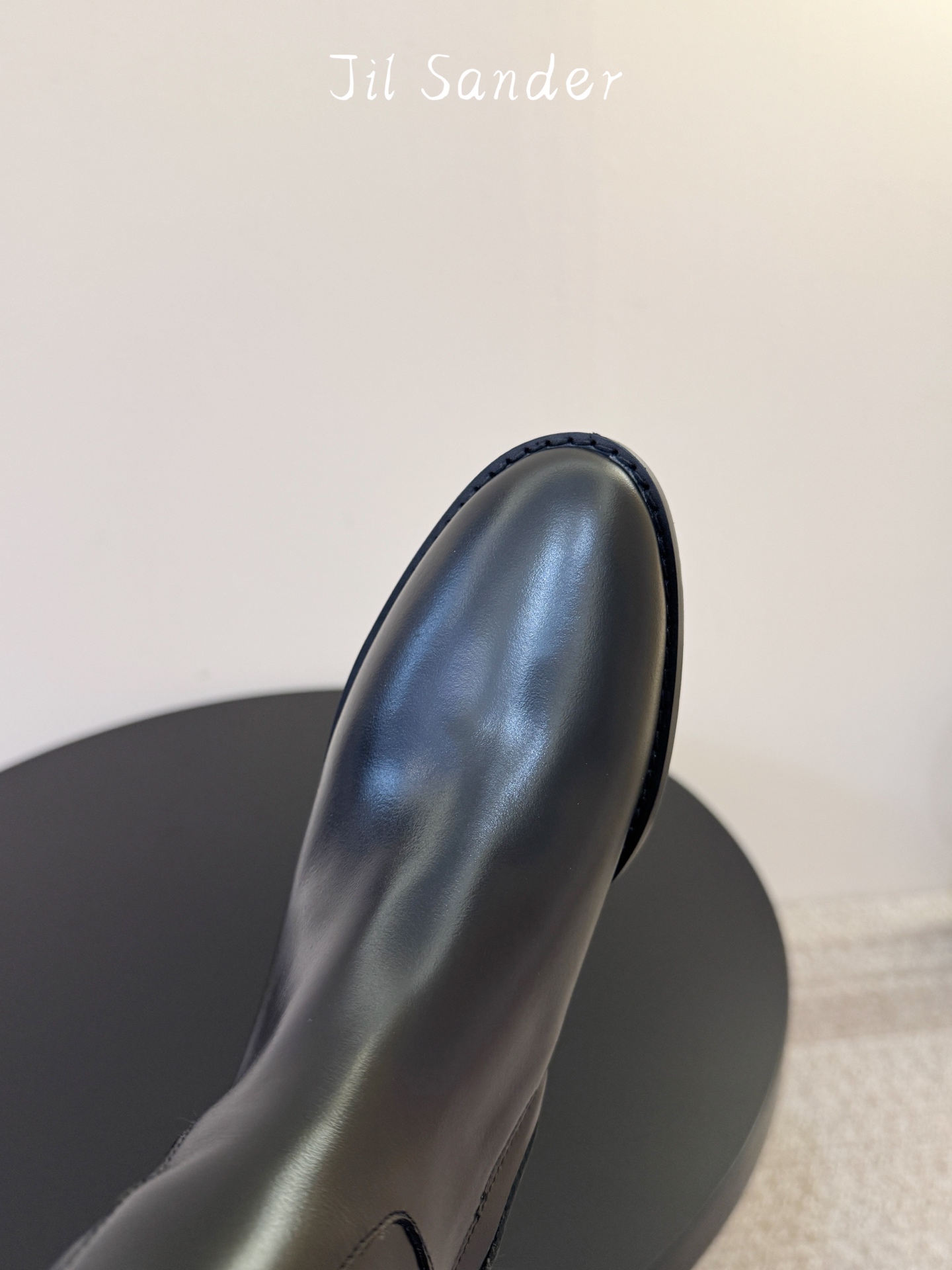 Jil sander ss新款长靴 极简主义 柔软舒适长靴 时髦精绝对不能错过的必入款 没有任何繁杂装饰 质感极好的vi Jil sander ss新款长靴 极简主义 柔软舒适长靴 时髦精绝对不能错过的必入款 没有任何繁杂装饰 质感极好的vi