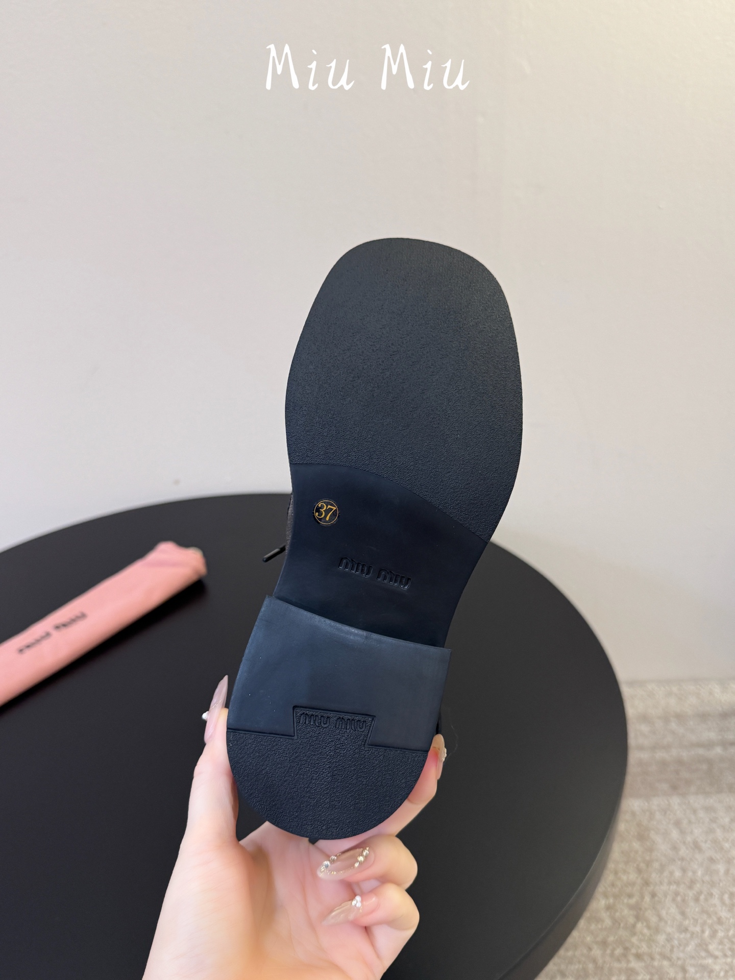 顶级 MiuMiu缪缪秋冬最新款短靴  当下最流行的型体隔板设计 结合美拉德色系皮料  打造中性休闲风格 复古皮料高级感