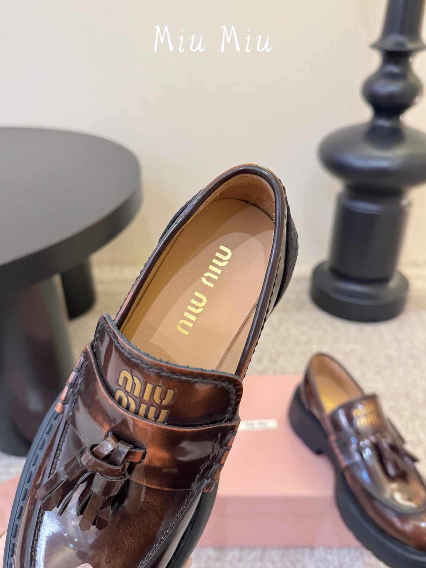 Miu Miu2026真皮乐福鞋Zp开发 手工羊皮平底拖鞋秒杀市面版本Miu真的太少女奶呼呼的超级软糯 每一双擦色都独一