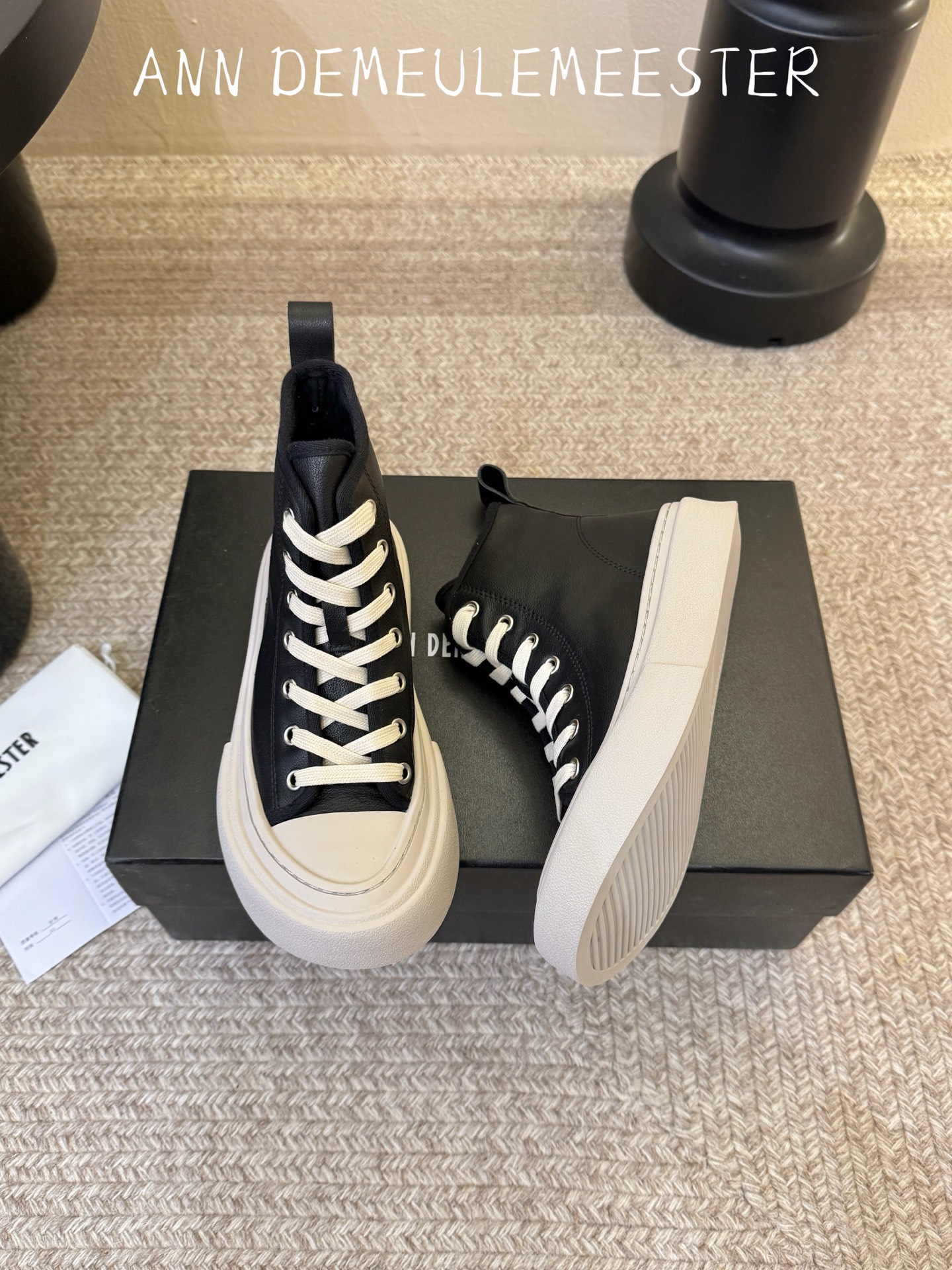 ANN DEMEULEMEESTE*26ss早秋新款休闲高帮鞋 自带简约酷飒街头氛围感，高帮版型修饰脚踝线条，圆润鞋头包