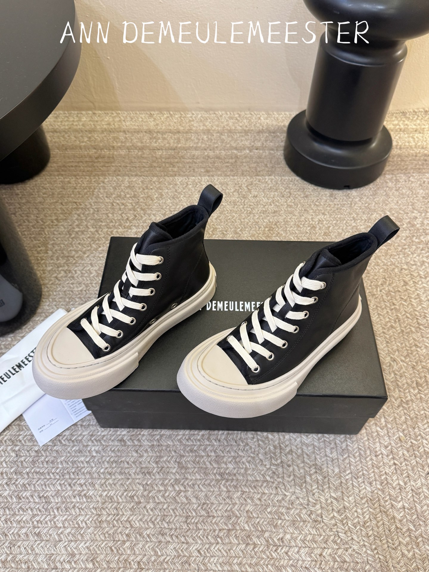 ANN DEMEULEMEESTE*26ss早秋新款休闲高帮鞋 自带简约酷飒街头氛围感，高帮版型修饰脚踝线条，圆润鞋头包