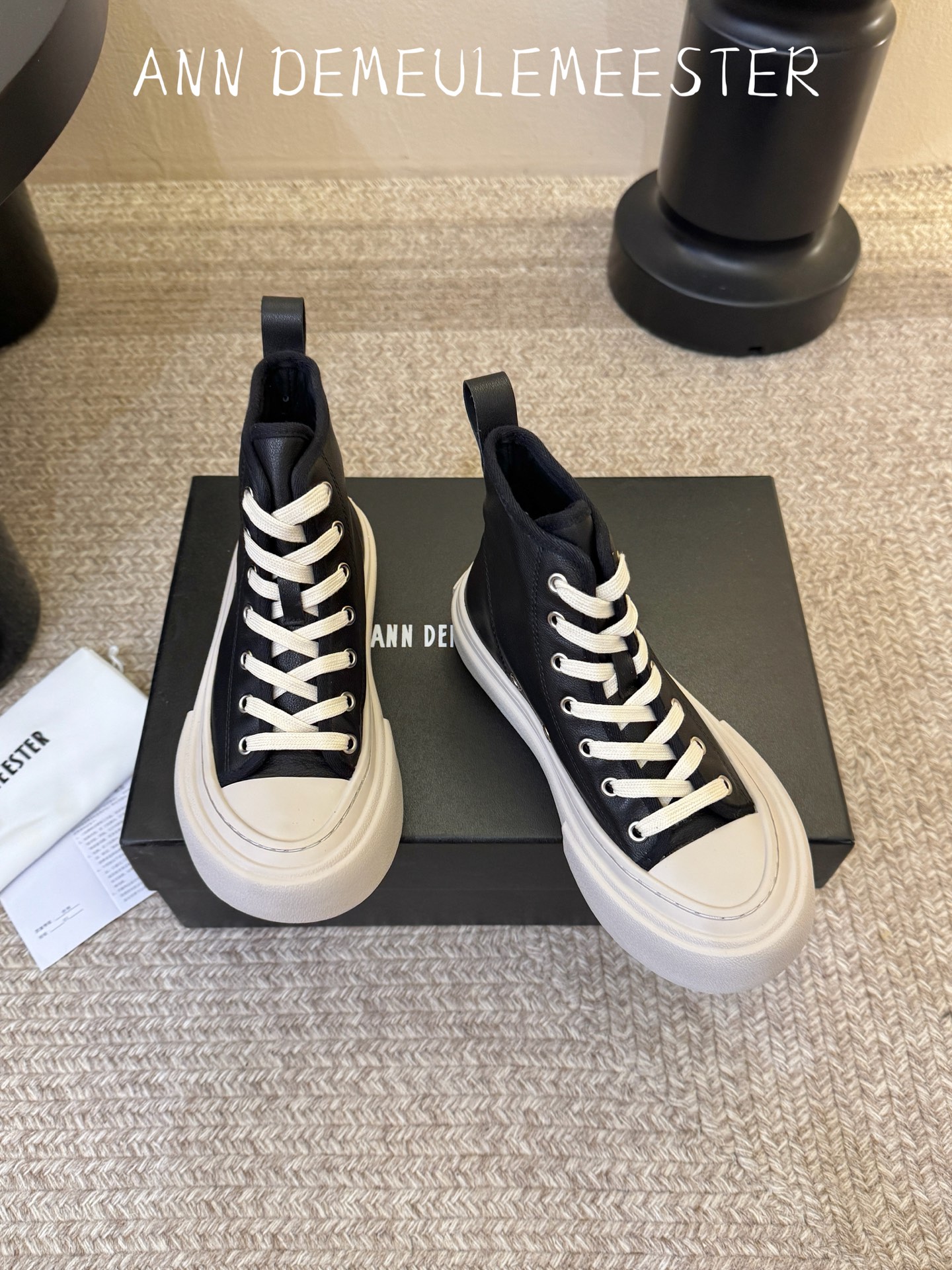 ANN DEMEULEMEESTE*26ss早秋新款休闲高帮鞋 自带简约酷飒街头氛围感，高帮版型修饰脚踝线条，圆润鞋头包
