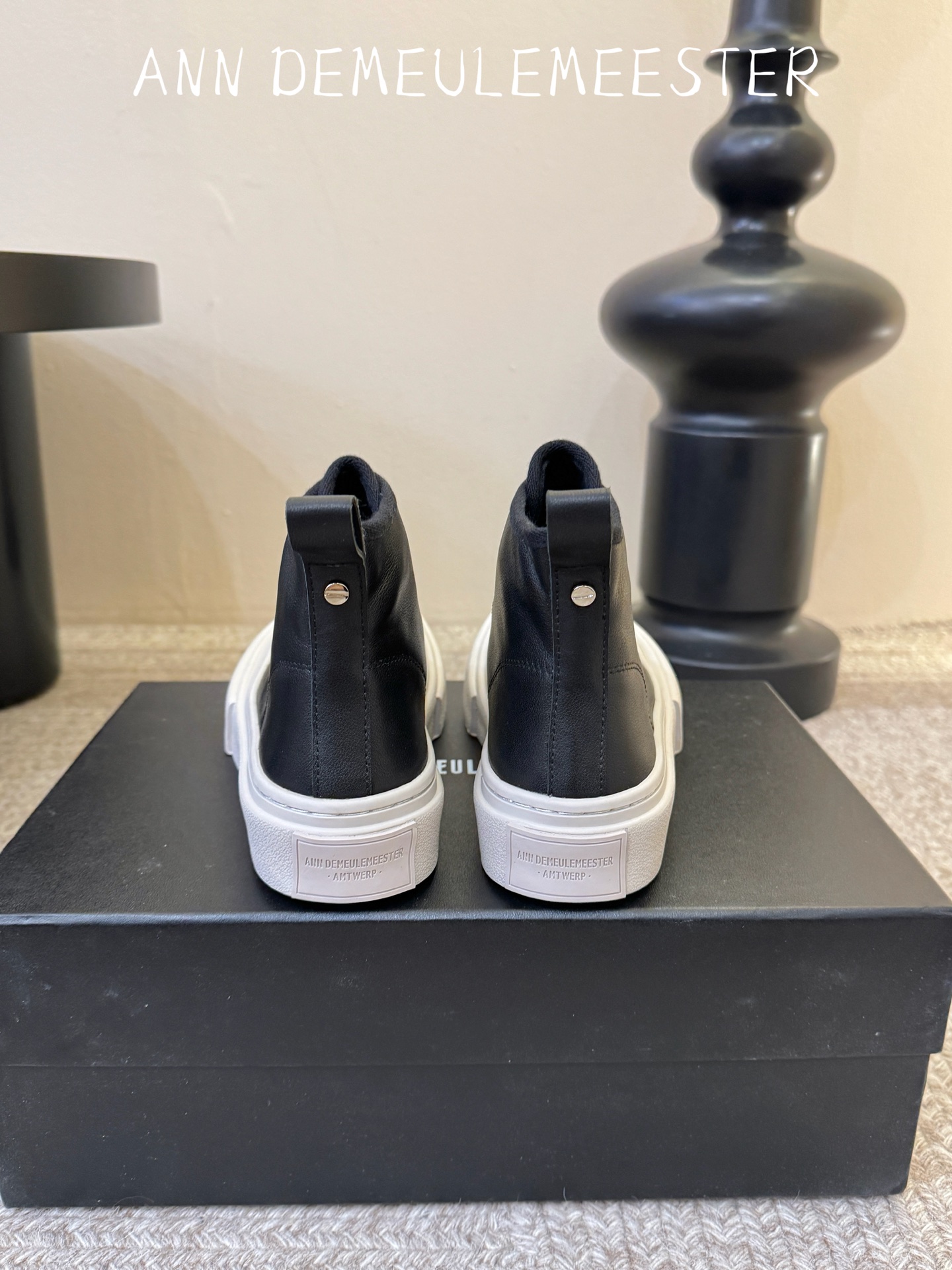ANN DEMEULEMEESTE*26ss早秋新款休闲高帮鞋 自带简约酷飒街头氛围感，高帮版型修饰脚踝线条，圆润鞋头包