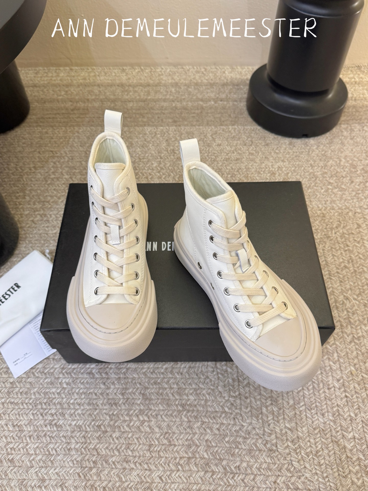 ANN DEMEULEMEESTE*26ss早秋新款休闲高帮鞋 自带简约酷飒街头氛围感，高帮版型修饰脚踝线条，圆润鞋头包