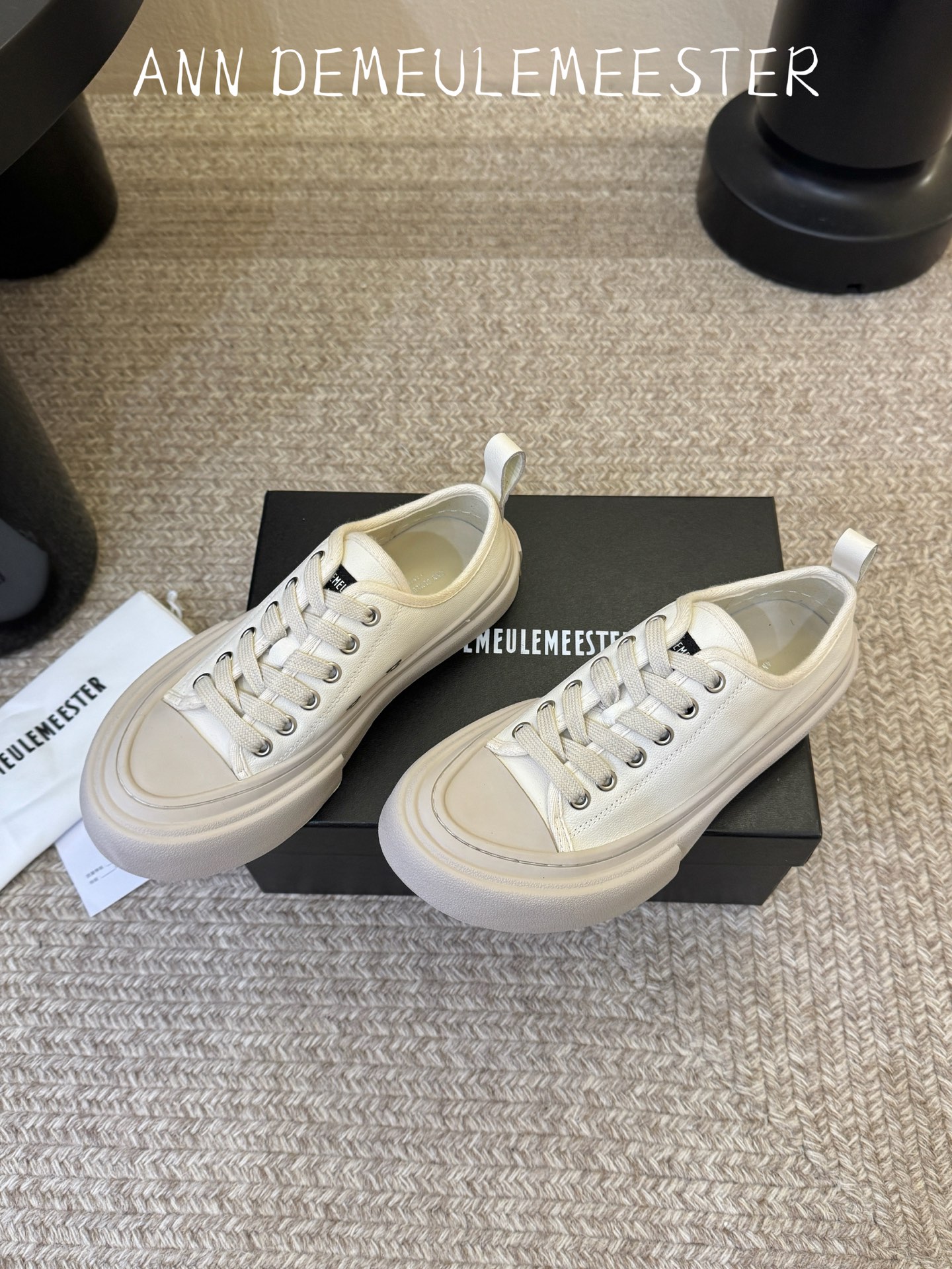 ANN DEMEULEMEESTE*26ss早秋新款休闲鞋 自带松弛简约日常氛围感，圆润鞋头柔和包容脚型，撞色鞋头设计清