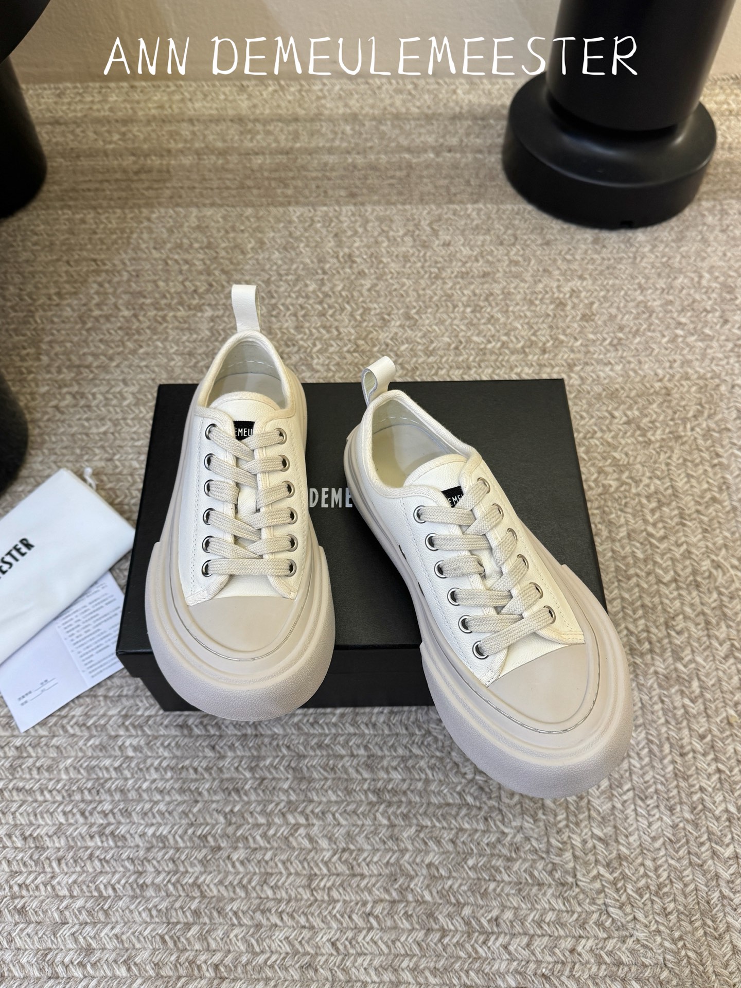 ANN DEMEULEMEESTE*26ss早秋新款休闲鞋 自带松弛简约日常氛围感，圆润鞋头柔和包容脚型，撞色鞋头设计清