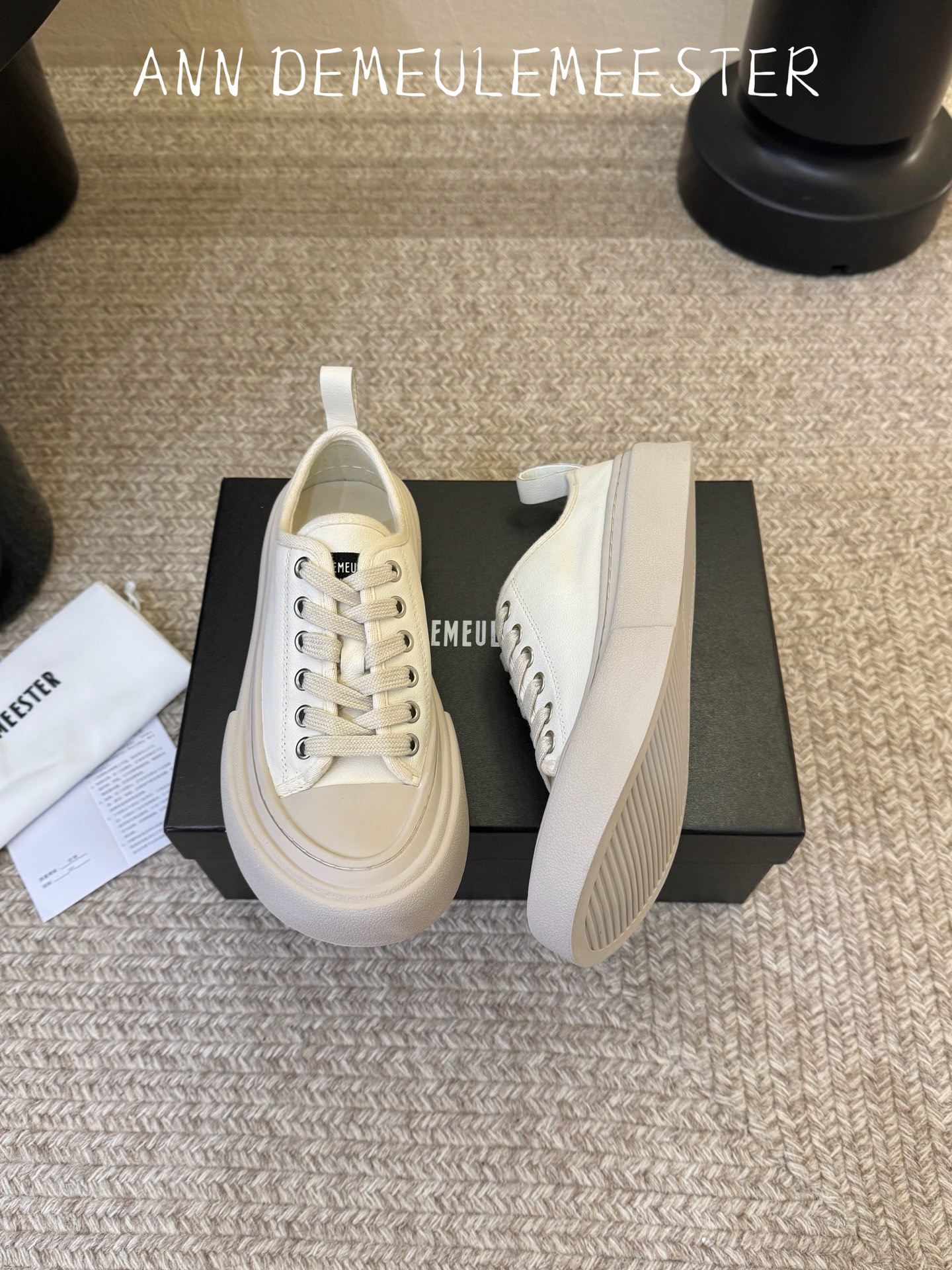 ANN DEMEULEMEESTE*26ss早秋新款休闲鞋 自带松弛简约日常氛围感，圆润鞋头柔和包容脚型，撞色鞋头设计清