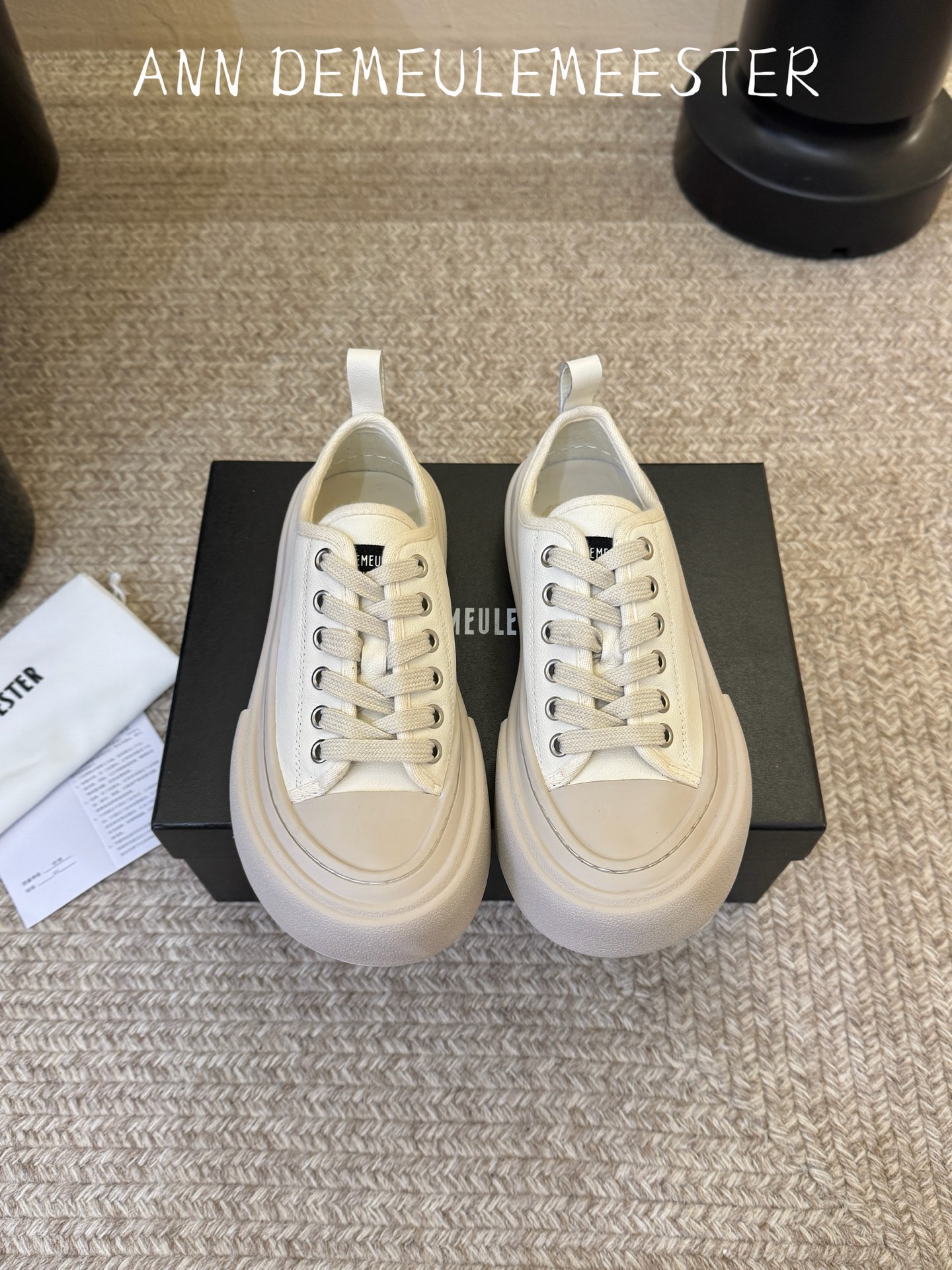 ANN DEMEULEMEESTE*26ss早秋新款休闲鞋 自带松弛简约日常氛围感，圆润鞋头柔和包容脚型，撞色鞋头设计清