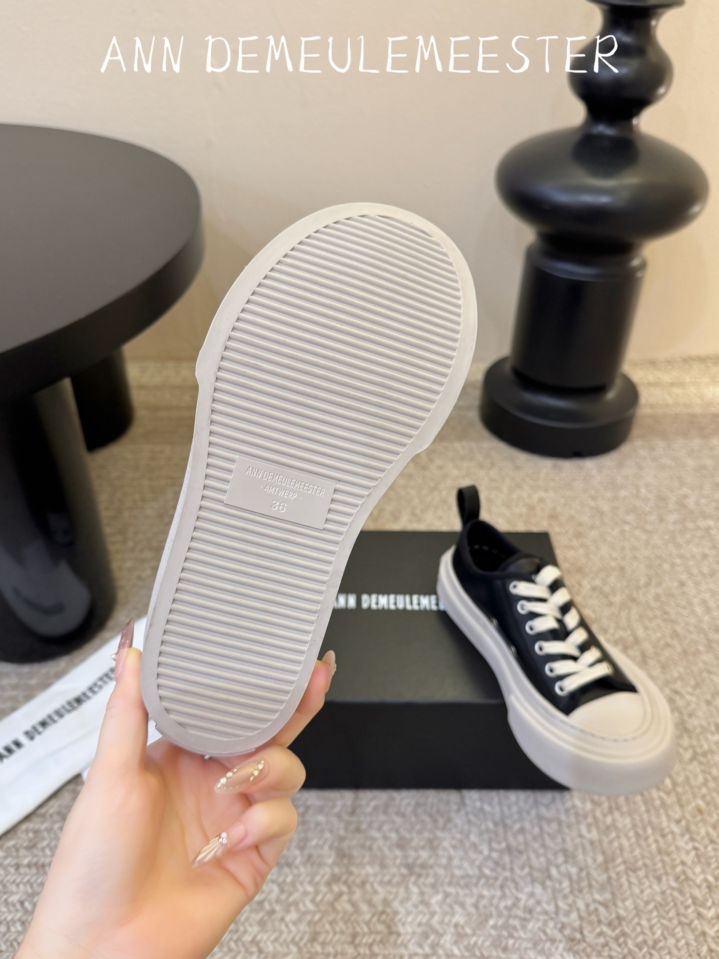 ANN DEMEULEMEESTE*26ss早秋新款休闲鞋 自带松弛简约日常氛围感，圆润鞋头柔和包容脚型，撞色鞋头设计清
